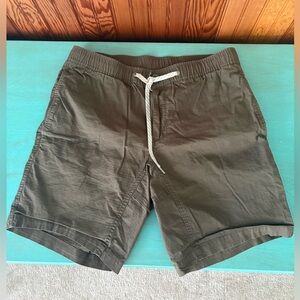 Vuori Olive Green Drawstring Shorts with White Rope